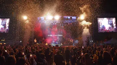 Buyruk Can İğrek Tekirdağlı Hayranlarıyla Ertelenen Konserde Buluştu