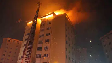 Büyük Yangında Ziyan Gören Manolya Apartmanı’nda Tamirat Çalışmaları Başladı