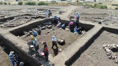 Çayönü Doruğu Kazılarında 60 Yıldır Bilinmezliklerin Ortaya Çıkartılması İçin Arkeolojik Çalışmalar Yeni Devirde de Yürütülüyor