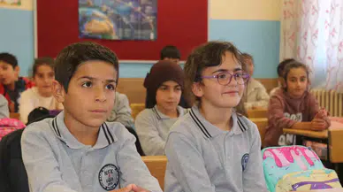 Cumhurbaşkanı Erdoğan Sayesinde Göz Sıhhatine Kavuşan Minik Ada Ders Başı Yaptı