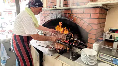 Dedenin Cağ Kebabını Son Defa Yemek İçin Geldiler
