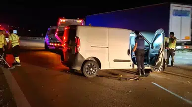 Denetimden Çıkan Hafif Ticari Araç Bariyerlere Çarptı: 1 Meyyit, 1 Yaralı