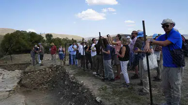 Dünyaca Ünlü Arkeologlar Satala Antik Kenti’ndeki Hafriyatları Yerinde İnceledi