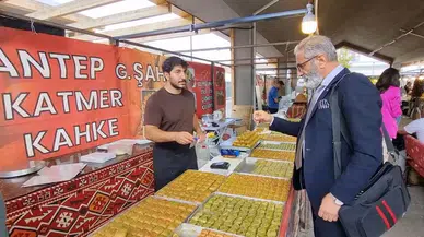 En Süratli Baklava Yeme Yarışında Birinci Oldu: Bir Tepsi Baklavayı Kaptı