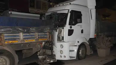 Freni Boşalan Tır Taksiyi Biçti... Feci Kaza Kamerada