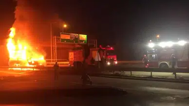 Geri Dönüşüm Yüklü Kamyon Alev Alev Yandı