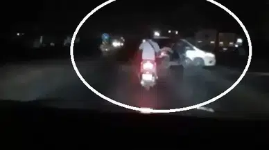 Görüntü Çekmek İsterken Motosikletin Arabaya Ok Üzere Saplandığı Anları Kayda Aldı