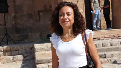 İsmini Aldığı Akdamar Adası’nı Birinci Kere Gören Ermeni Asıllı Tamara Gözyaşlarına Hakim Olamadı