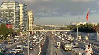İstanbul’da Okulun Birinci Günü Trafik Yoğunluğu Yaşandı