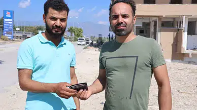 ’İyilik Yap, Güzellik Bul’ Kelamı Gerçek Oldu: İçi Para Dolu Cüzdanı Sahibine Teslim Etti
