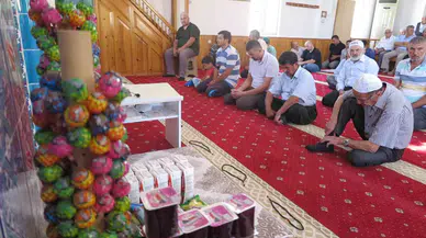 Kahramanmaraş’ta İmam, Mescitte Oluşturduğu İkram Köşesi ile Çocukları Sevindiriyor