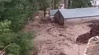 Karayazı’da Sağanak Yağış Sele Dönüştü