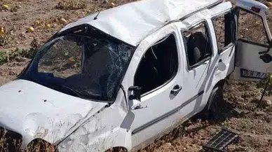 Kayseri’de Hafif Ticari Araç Şarampole Devrildi: 1 Meyyit, 1’i Ağır 2 Yaralı