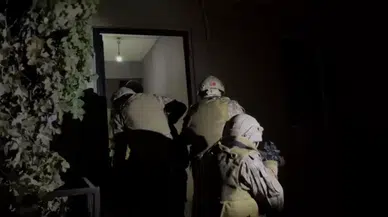Magandaların Meskenlerine Şafak Operasyonu...kapılar Koçbaşlarıyla Kırıldı
