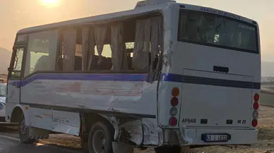 Manisa’da Personel Servisiyle Kamyonet Çarpıştı: 1 Meyyit, 5 Yaralı