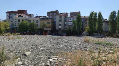 Öğrenci ve Veliler Yıkılan Okulun Yine Yapılmasını İstedi