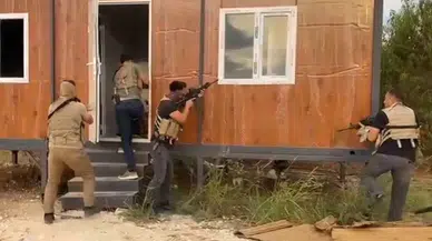 Polisten Şok Operasyon: Gömülü Uyuşturucu ve Uzun Namlulu Silahlar Ele Geçirildi