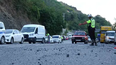 Samsun’da Taş Ocağında Patlama: Yola Savurulan Taşlar Araçlara İsabet Etti, 4 Kişi Yaralandı