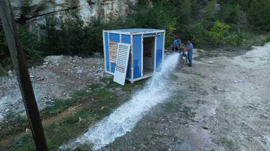 Sarsıntıyla Birlikte 11 Kuyudan 6’sının Kuruduğu Mahallede, Saniyede 8 Litre Su Çıkan Yeni Kuyu Yüzleri Güldürdü