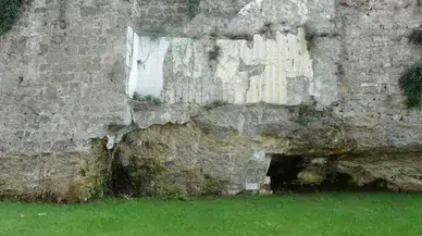 Surlardaki Fayansları Temizlemek İçin Harekete Geçildi