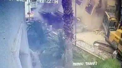 Yıkıma Mesaide Yakalanan İŞKUR Çalışanları Endişe Dolu Anlar Yaşadı, Yıkım Anı Kameraya Yansıdı