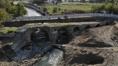 Yıllarca Hac Yolundaki Kervanların Güzergahında Olan Tarihi Köprüde Onarım Çalışması