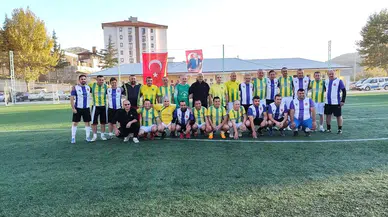 Kaymakam, Başkan ve Eski Futbolcular Cumhuriyet İçin Sahaya Çıktı