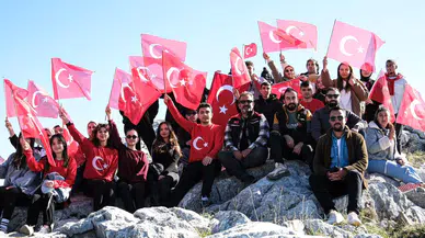 Kösedağ'ın Zirvesine Dev Türk Bayrağı