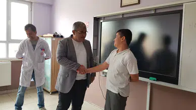 Öğrencilerin Davetini Geri Çevirmedi