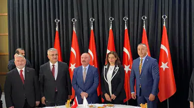 Tahtasız Resepsiyona Katıldı