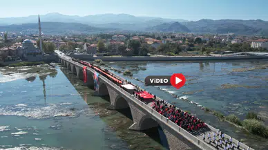 Vatandaşlar, 101 Metrelik Türk Bayrağı ile Yürüdü