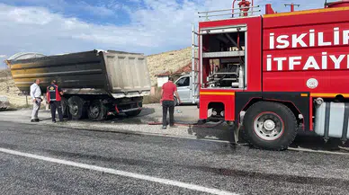 Yanan Kamyonu İtfaiye Söndürdü
