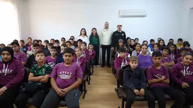 Akom, Okullarda Afetlere Karşı Öğrencileri Bilgilendiriyor