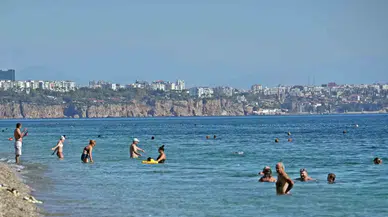Antalya’dan Ekim Sonunda Yaz Ayı Tadında ’Kıskandıran’ İmajlar