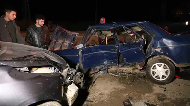 Araba ile Çarpışan Tofaş Hurdaya Döndü: 10 Yaralı