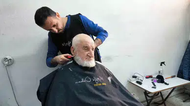 Artvinli Genç Kuaför Yaşlılara Vefa Borcunu Mesleğiyle Ödüyor
