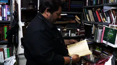 Asırlık Kitapları Koruma Ederek Tarihe Işık Tutuyor