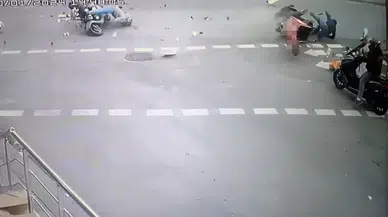 Bayrampaşa’da İki Motosikletli Çarpıştı: Feci Kaza Kameraya Yansıdı
