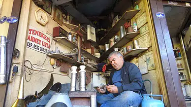Bir Buçuk Metrekarelik Dükkanında Baba ve Dede Mesleğini Yaşatıyor