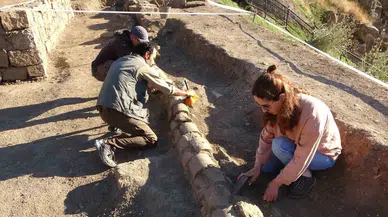 Bitlis Kalesi’nde Yapılan Hafriyatlarda 500 Yıllık Su Künkleri Bulundu