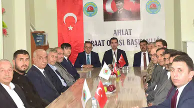 Bitlis Valisi Karakaya, Çiftçilerle Bir Ortaya Geldi