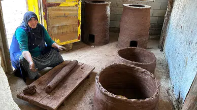 Elleriyle Yoğurduğu Çamurla 6 Çocuk Büyüttü