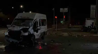 Gaziantep’te Tır Personel Servisine Çarptı: 3’ü Ağır 13 Yaralı