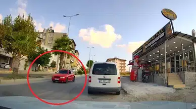 Herkesin Düz Gittiği İstikamette Geri Geri Giden Şoför Kamerada