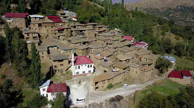 Hizan’ın Taş Konutları Her Mevsim Farklı Bir Hoş