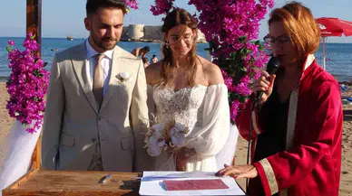 Hollandalı Gelin ’Kızkalesi’ Kıyısındaki Nikah Merasimiyle Evlendi