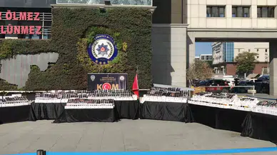İstanbul’da Kaçakçılık Operasyonu: Piyasa Kıymeti 355 Milyon Lirayı Bulan Binlerce Kaçak Gözlük Ele Geçirildi