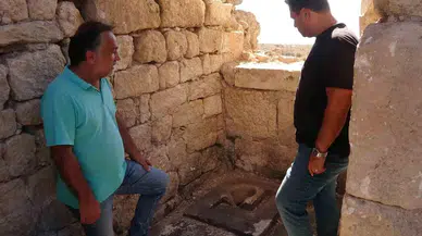 Kale Kazılarında Ömür Alanları Ortaya Çıkıyor: Surlarda 700 Yıllık Tuvalet Bulundu