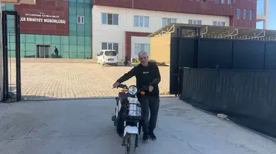 Kameralara Aldırış Etmeden İki Elektrikli Bisiklet Çaldı