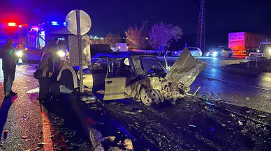 Manisa’da Feci Kaza... Kavşakta İki Araba Çarpıştı: 2’si Ağır 6 Yaralı